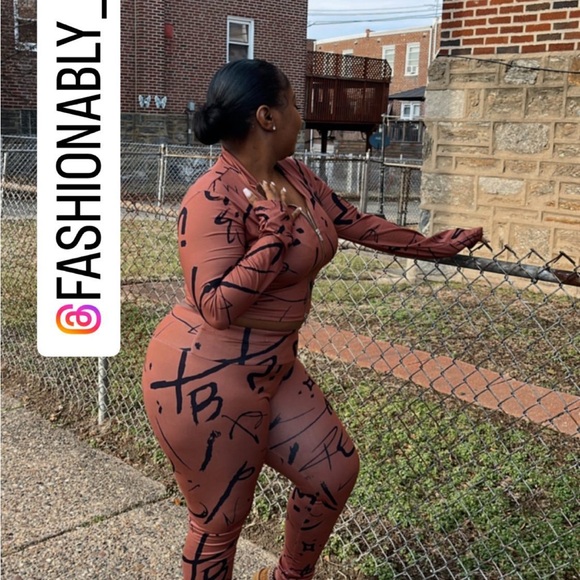 Two piece set - Picture 2 of 3